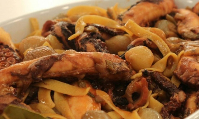 Η συνταγή της ημέρας: Χταπόδι στιφάδο με χυλοπίτες