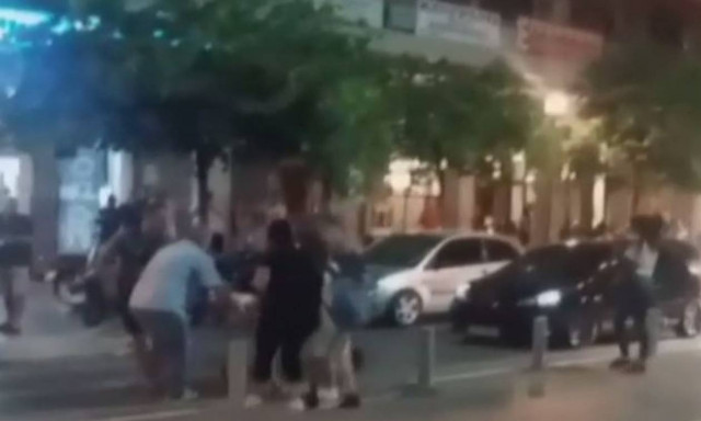 Ραγδαίες εξελίξεις: Αυτός είναι ο άνδρας που χτύπησε με φωτοβολίδα την 19χρονη στο Αγρίνιο