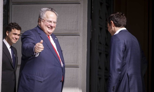 LIVE: H τελετή παράδοσης - παραλαβής στο Υπουργείο Εξωτερικών