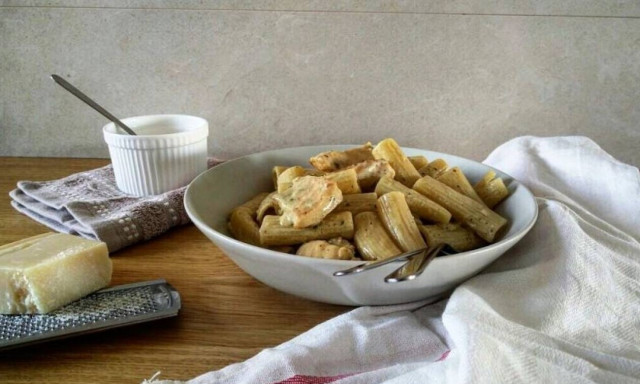 Η συνταγή της ημέρας: Ριγκατόνι με κοτόπουλο και πέστο βασιλικού