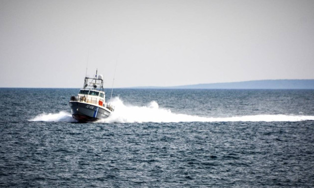 Illegal migrants spotted on sailing boat off Kefalonia