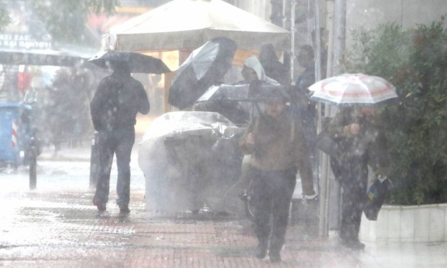Έκτακτο δελτίο επιδείνωσης του καιρού - ΕΜΥ: Έρχονται βροχές, καταιγίδες και θυελλώδεις άνεμοι