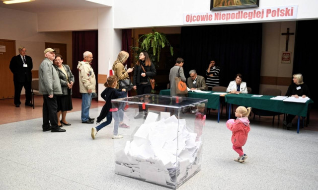 Πολωνία: Το κυβερνών κόμμα προηγείται στις τοπικές εκλογές