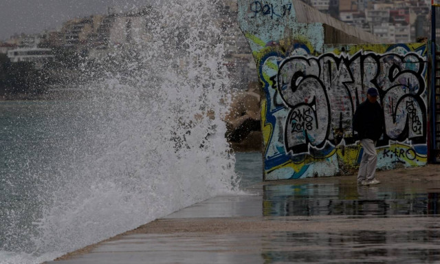 Καιρός: Ο «Ορέστης» σαρώνει την Ελλάδα με καταιγίδες, χαλάζι και κρύο