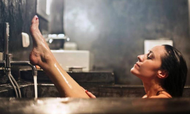 Τα 6 body scrubs για απαλή επιδερμίδα και τον χειμώνα