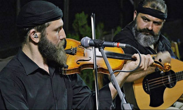 Όταν ο Μαρτσάκης ξεσήκωσε με την λύρα του 3.000 Αθηναίους!