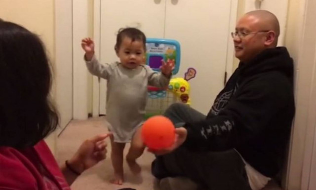 Μία αξιαγάπητη αντίδραση παιδιού στο «κόλπο» του πατέρα του (vid)