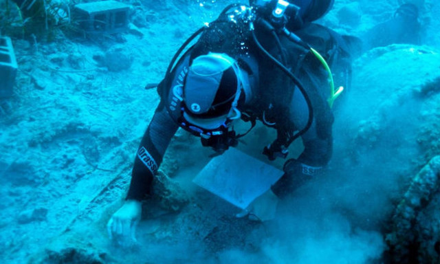 Excavation of Lord Elgin's shipwrecked brig "Mentor" yields passenger items, construction details