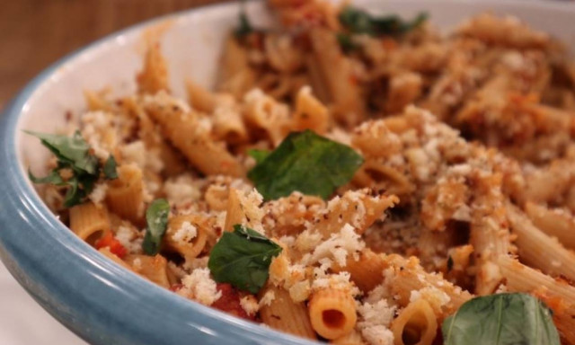 Η συνταγή της ημέρας: Σπαγγέτι ολικής άλεσης με σάλτσα καπνιστής πιπεριάς