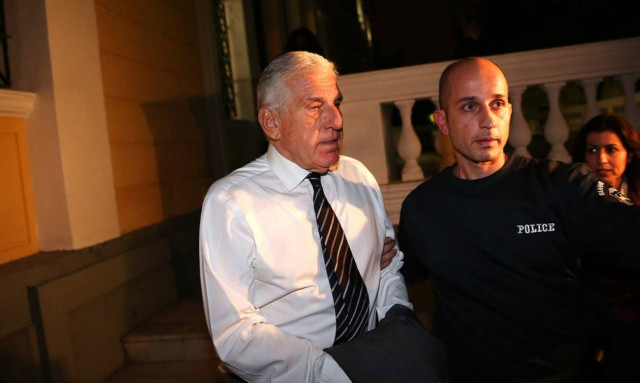 Ύποπτοι φυγής ο Γιάννος Παπαντωνίου και η σύζυγός του