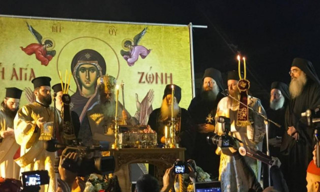 Την Αγία Ζώνη υποδέχθηκε η Θεσσαλονίκη - Πλήθος κόσμου και ιεραρχών στην υποδοχή στον Εύοσμο