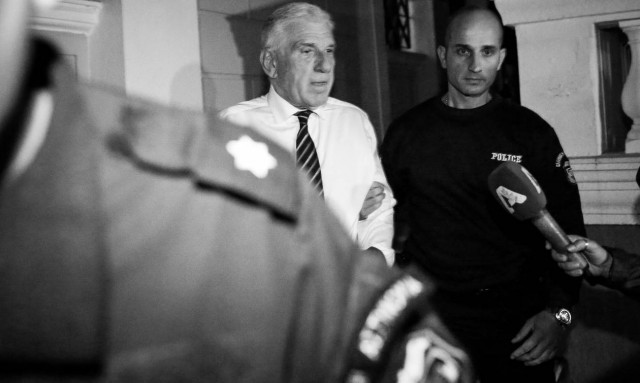 Νέος «χαρτοπόλεμος» Μαξίμου – ΝΔ για την προφυλάκιση Παπαντωνίου