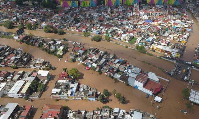 Ο τυφώνας Ουίλα σαρώνει το Μεξικό: Συγκλονιστικές εικόνες (pics+vid)