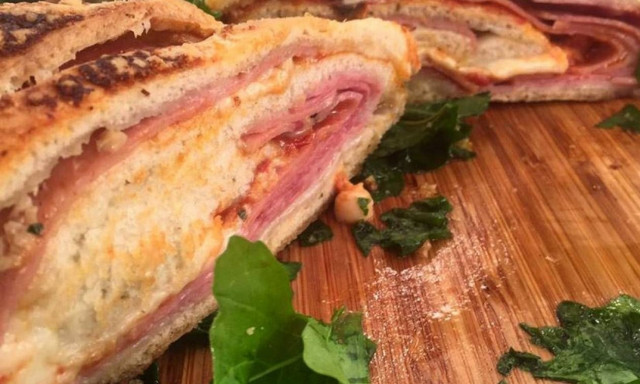 Συνταγή για στρόμπολι με αλλαντικά