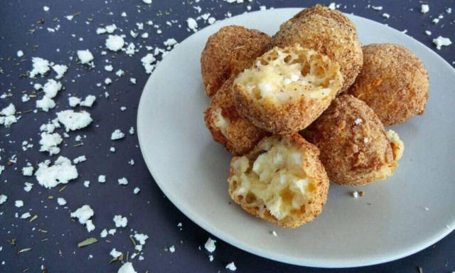 Συνταγή για λαχταριστές τυροκροκέτες