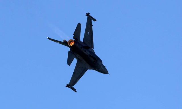 Ανατριχίλα: Το F-16 «ΖΕΥΣ» της Πολεμικής Αεροπορίας «σκίζει» τους αιθέρες (pics)