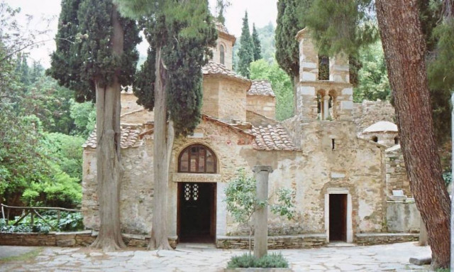 Άγιος Δημήτριος Λουμπαρδιάρης, ένα εκκλησάκι στου Φιλοπάππου (pics)