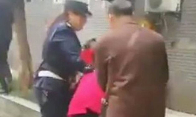 Φρίκη στην Κίνα: Γυναίκα μαχαίρωσε 14 παιδιά σε νηπιαγωγείο (vids+pics)