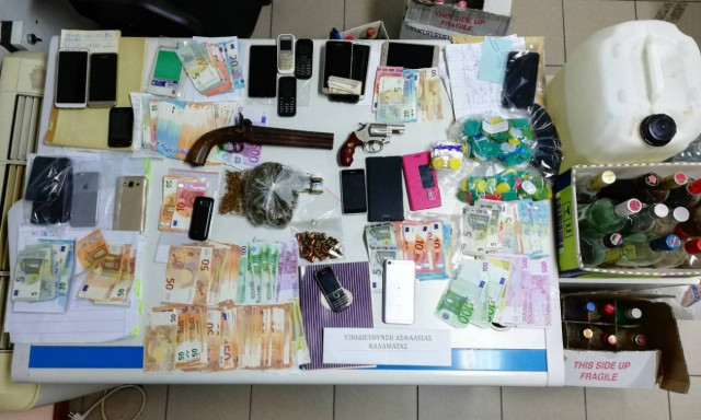 «Ροζ» κύκλωμα στην Καλαμάτα: Εμπλοκή αστυνομικών σε σπείρα σωματεμπόρων