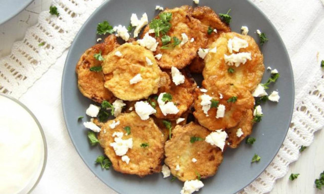 Τηγανητά κολοκυθάκια με φέτα στο δεκάλεπτο