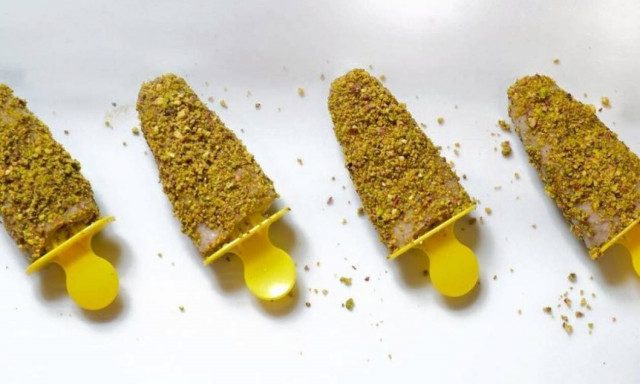 Συνταγή για popsicles με μπανάνα και φυστίκια Αιγίνης