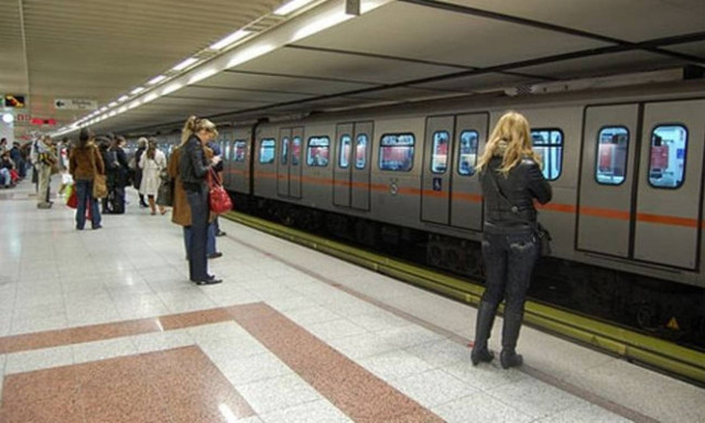 Metro passengers to and from airport will have to switch trains at Plakentias as of Nov. 1