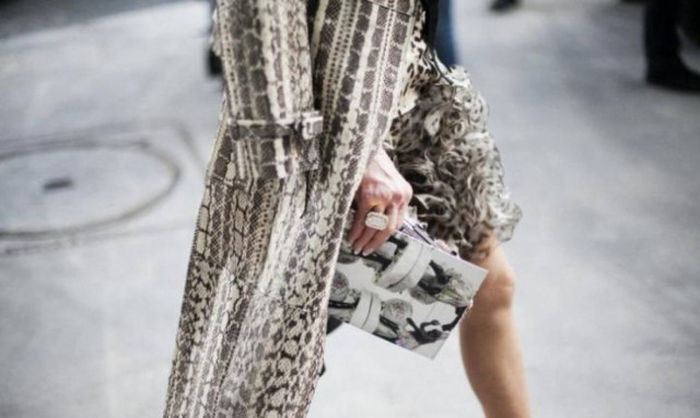 Snake prints: Πώς θα τα εντάξεις στο καθημερινό σου στιλ κομψά