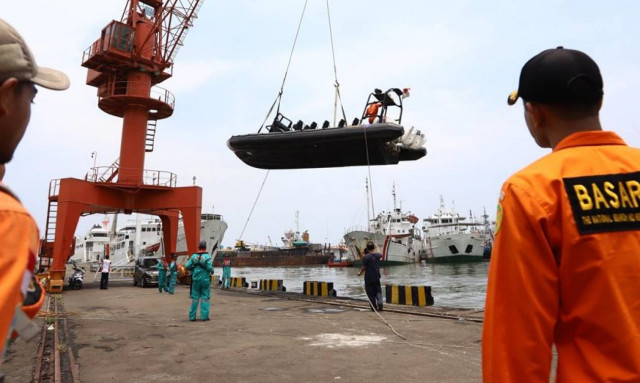 Ανείπωτη τραγωδία στην Ινδονησία: «Ξεβράζει» πτώματα η θάλασσα - Σοκαριστικές μαρτυρίες (vids+pics)