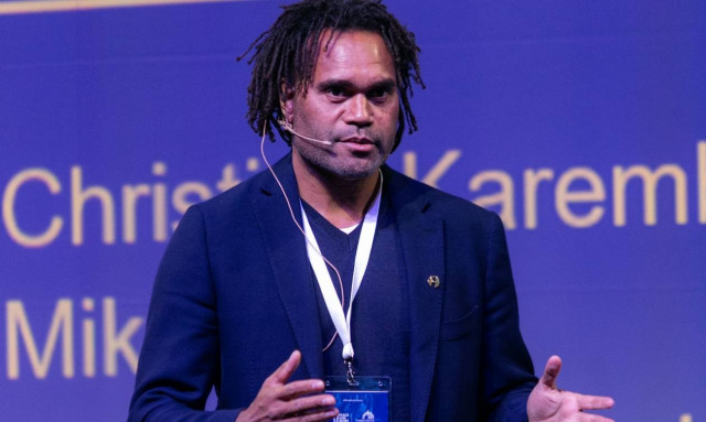 Κριστιάν Καρεμπέ: «Ενωμένοι οι άνθρωποι κατανοούν και χτίζουν καλύτερα. Αυτό θα πει ειρήνη»