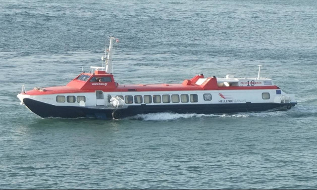 Περιπέτεια εν πλω για 64 επιβάτες του «Flying Dolphin 18» λόγω μηχανικής βλάβης