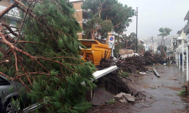 Οκτώ νεκροί από τη σφοδρή κακοκαιρία στη βόρεια Ιταλία (pics+vid)