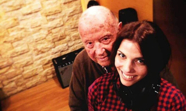 Χρύσα Μπανδέλη: Η μούσα του Μίμη Πλέσσα κλέβει την παράσταση στη Βόρεια Ελλάδα