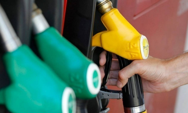 Σαρωτικές αλλαγές από 1η Ιανουαρίου: Νέα βενζίνη και νέες ετικέτες σε πρατήρια και αυτοκίνητα