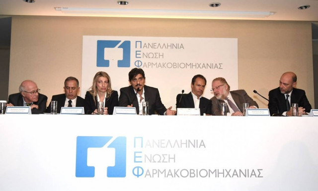 Ομοβροντία κατά της κυβερνητικής πολιτικής στο φάρμακο από την ελληνική φαρμακοβιομηχανία