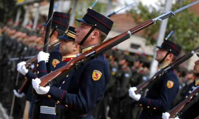 Αναδρομικά ενστόλων-στρατιωτικών: Δείτε πώς θα δοθούν - Πότε μπαίνουν τα χρήματα στην τράπεζα