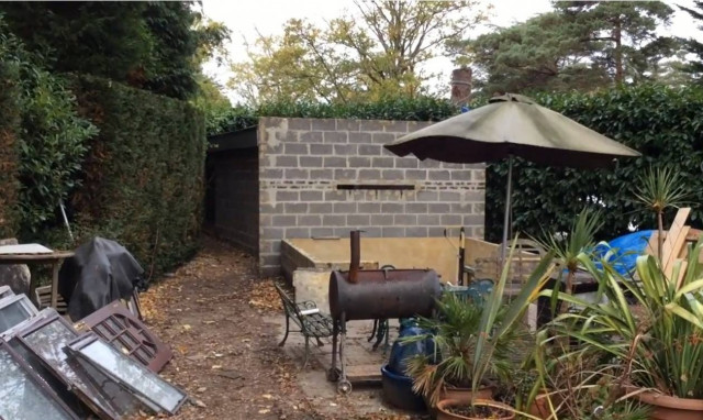 Φρίκη στη Βρετανία: Ζευγάρι συνελήφθη γιατί κρατούσε έναν άνδρα σκλάβο στο σπιτάκι του κήπου (Vid)