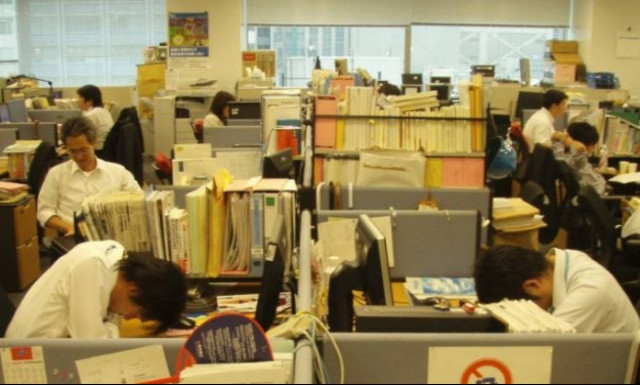 Επικό βίντεο: «Επίδομα σαλιώματος» για όσους διορίστηκαν παράτυπα στο Δημόσιο!