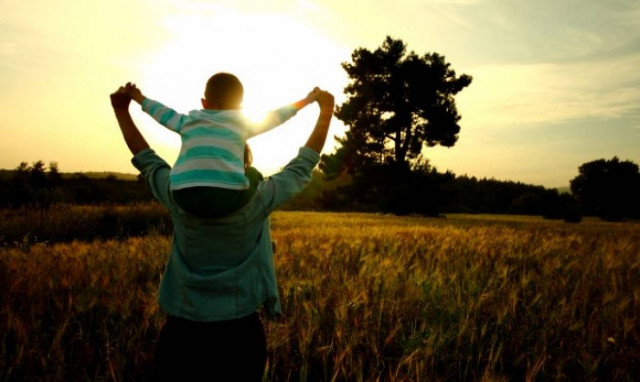 Ποια κυβέρνηση προσφέρει ένα... χωράφι στις οικογένειες που αποκτούν τρίτο παιδί;