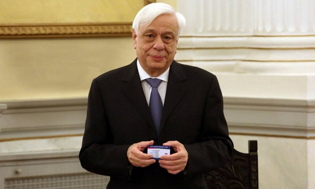 Την πρώτη κάρτα δωρητή οργάνων παρέλαβε ο Πρόεδρος της Δημοκρατίας (vid)