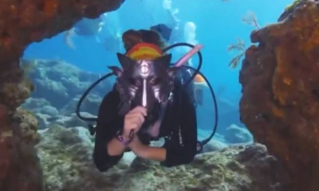 Εντυπωσιακό! Δείτε πώς γιόρτασαν το Halloween δύτες στη Φλόριντα (vid)