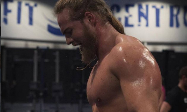 Αυτό είναι το νέο... «όπλο» του ΝΑΤΟ: Είναι Νορβηγός, έχει κοιλιακούς, μακρύ μαλλί και μούσι (pics)