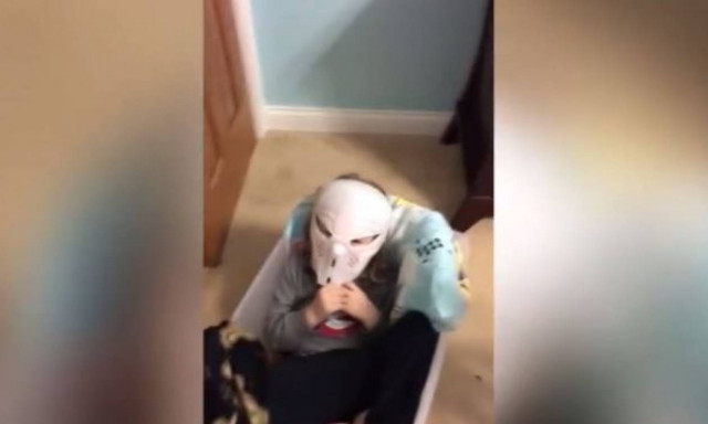 Η απίστευτη πλάκα παιδιού στη μητέρα του! (vid)