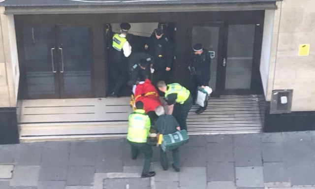 Πανικός στα κεντρικά γραφεία της Sony Music στο Λονδίνο: Άνδρας σε αμόκ μαχαίρωσε δύο άτομα