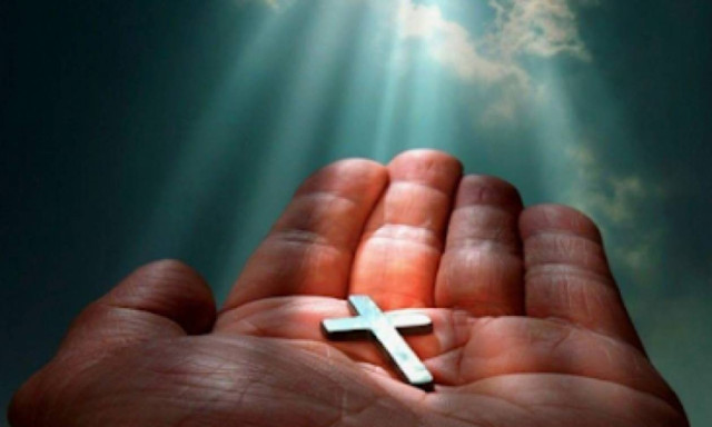 Τον Σταυρό στο λαιμό μας και όχι ματάκια, μικρούς βούδες