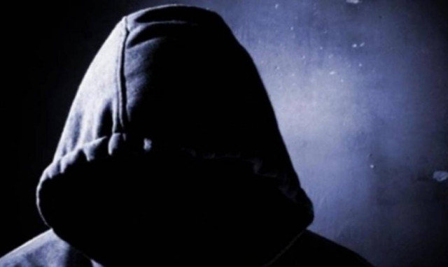 Στιγμές τρόμου για μαθήτρια στη Λαμία: Της επιτέθηκαν κουκουλοφόροι για να τη ληστέψουν