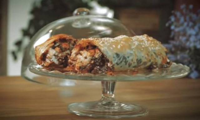 Πεντανόστιμη συνταγή για χαλβαδόπιτα