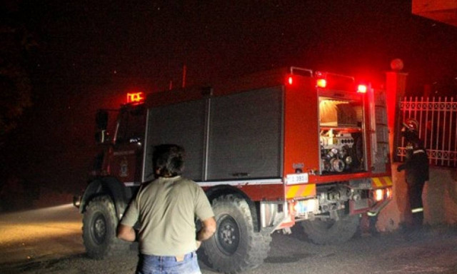 Φωτιά σε μονοκατοικία στο Περιστέρι