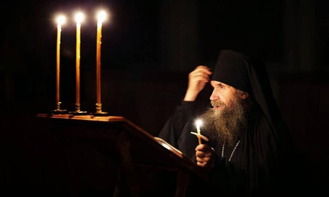 Oι ξενύχτηδες του Θεού - Προσεύχονται κάθε νύχτα για εμάς