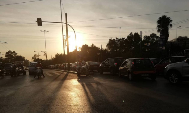 Προσοχή! Κυκλοφοριακό χάος στο κέντρο της Αθήνας - Χύθηκαν λάδια μπροστά από το Καλλιμάρμαρο