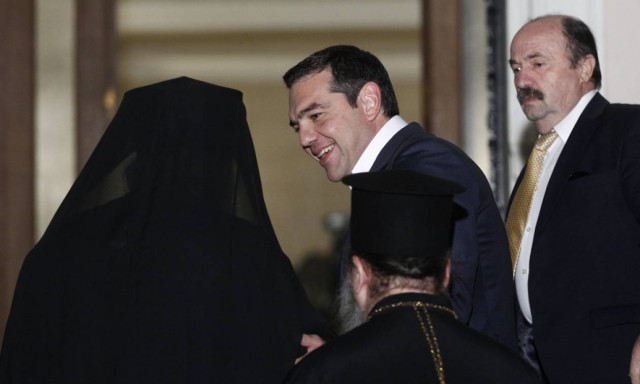 Σε εξέλιξη η συνάντηση Τσίπρα – Ιερώνυμου στο Μαξίμου